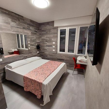 Hotel Pontenuovo Merone エクステリア 写真